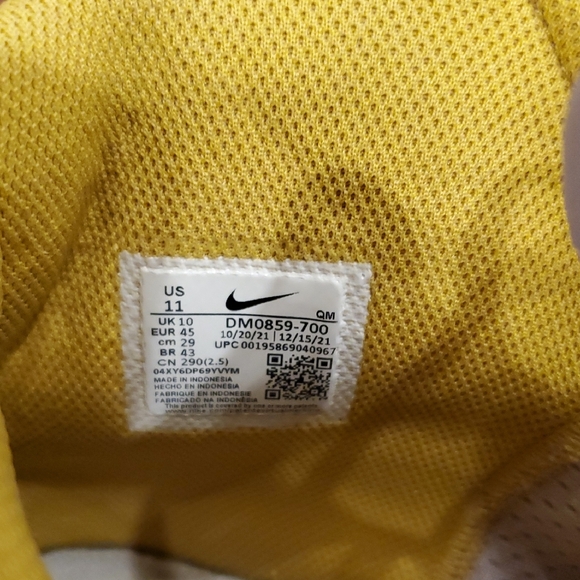 Nike High-Top Sneakers in Yellow and Beige - Picture 10 of 12